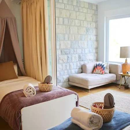 Soul Lab Eco Yoga Retreats 3* Alcabideche